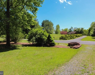 11 Hickory Lane - Photo Thumbnail 1