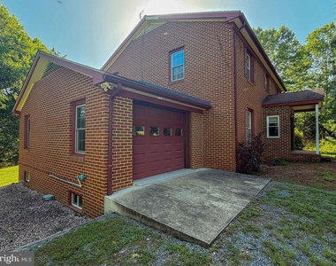 11 Hickory Lane - Photo Thumbnail 16