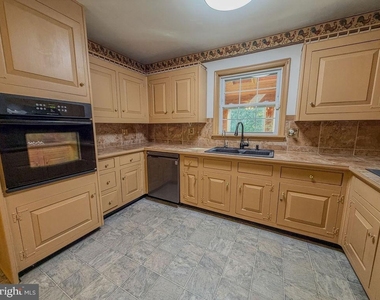 11 Hickory Lane - Photo Thumbnail 23