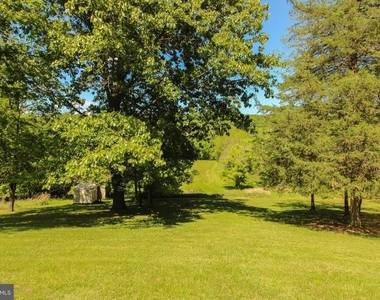 11 Hickory Lane - Photo Thumbnail 14