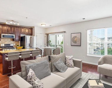 15360 Kensington Park Drive - Photo Thumbnail 5
