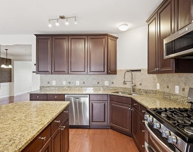 15360 Kensington Park Drive - Photo Thumbnail 9