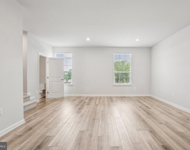 4502 Dale Creek Way - Photo Thumbnail 7