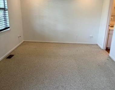 4002 Summer Hollow Court - Photo Thumbnail 15