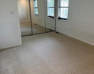 4002 Summer Hollow Court - Photo Thumbnail 16