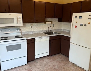 4002 Summer Hollow Court - Photo Thumbnail 9