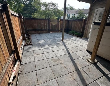 4002 Summer Hollow Court - Photo Thumbnail 33
