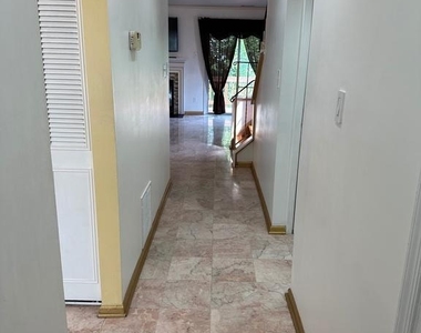 4002 Summer Hollow Court - Photo Thumbnail 4