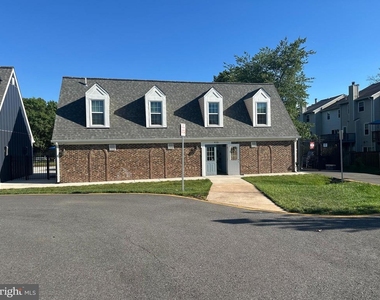 4002 Summer Hollow Court - Photo Thumbnail 38
