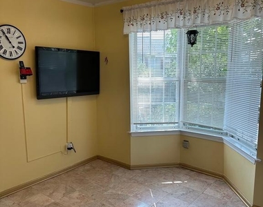 4002 Summer Hollow Court - Photo Thumbnail 10