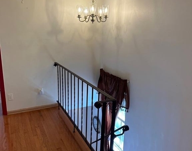 4002 Summer Hollow Court - Photo Thumbnail 14