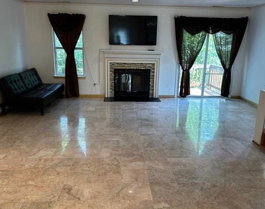 4002 Summer Hollow Court - Photo Thumbnail 2