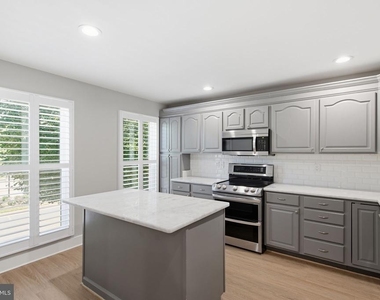 12087 Edgemere Circle - Photo Thumbnail 5