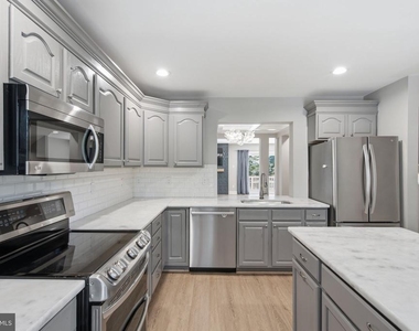 12087 Edgemere Circle - Photo Thumbnail 6