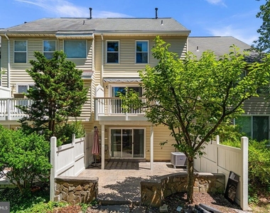 12087 Edgemere Circle - Photo Thumbnail 2