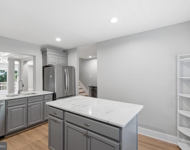 12087 Edgemere Circle - Photo Thumbnail 7