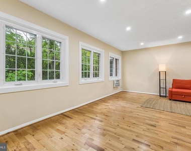 1024 Valley Drive - Photo Thumbnail 11
