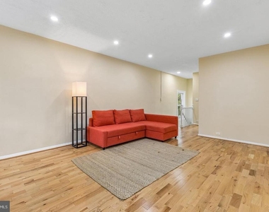 1024 Valley Drive - Photo Thumbnail 7