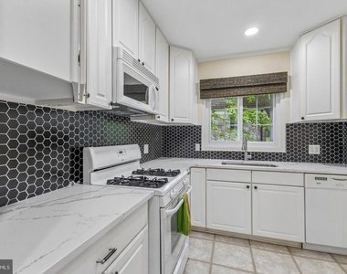 1024 Valley Drive - Photo Thumbnail 2