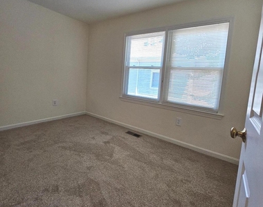 1119 Stuart Street - Photo Thumbnail 14