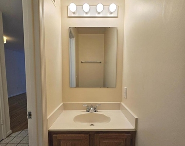 1119 Stuart Street - Photo Thumbnail 12