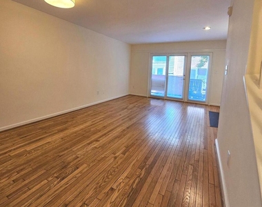 1119 Stuart Street - Photo Thumbnail 3