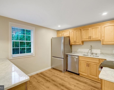 110 Wise St S - Photo Thumbnail 9