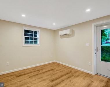 110 Wise St S - Photo Thumbnail 2