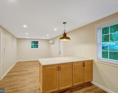 110 Wise St S - Photo Thumbnail 13