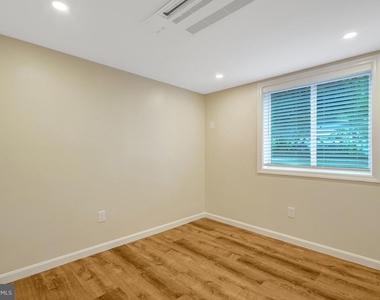 110 Wise St S - Photo Thumbnail 22