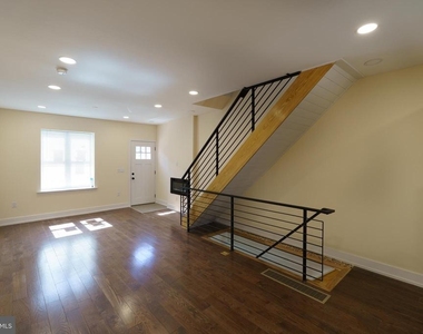 1926 S Lambert Street - Photo Thumbnail 6