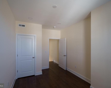 1926 S Lambert Street - Photo Thumbnail 14