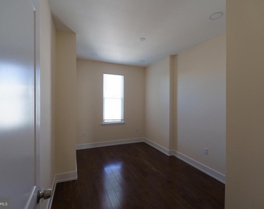 1926 S Lambert Street - Photo Thumbnail 13