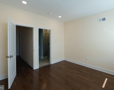 1926 S Lambert Street - Photo Thumbnail 21