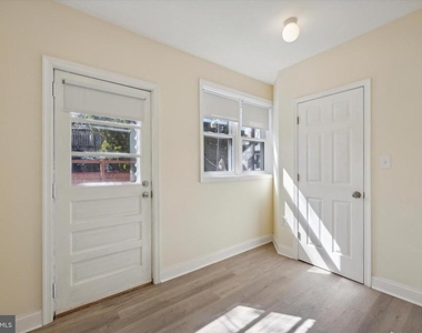 467 Ripka Street - Photo Thumbnail 5