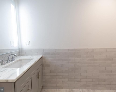 1411-1 Walnut Street - Photo Thumbnail 22