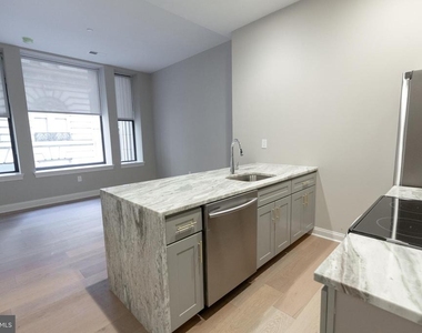 1411-1 Walnut Street - Photo Thumbnail 4
