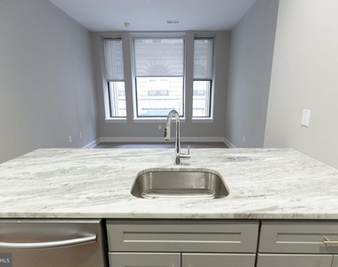 1411-1 Walnut Street - Photo Thumbnail 7