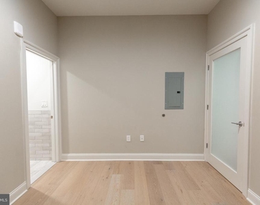 1411-1 Walnut Street - Photo Thumbnail 17