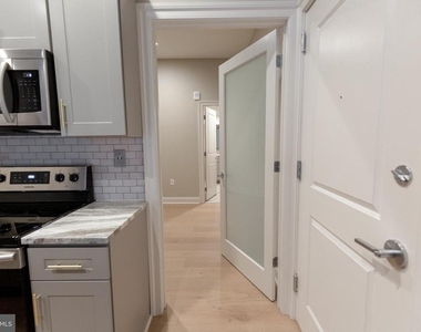 1411-1 Walnut Street - Photo Thumbnail 15