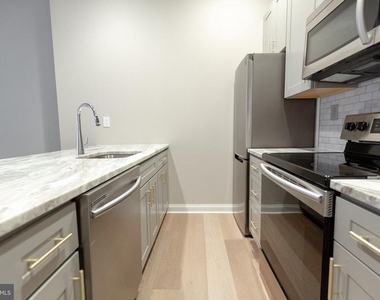 1411-1 Walnut Street - Photo Thumbnail 5