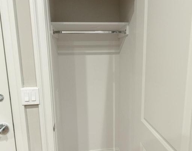 1411-1 Walnut Street - Photo Thumbnail 9