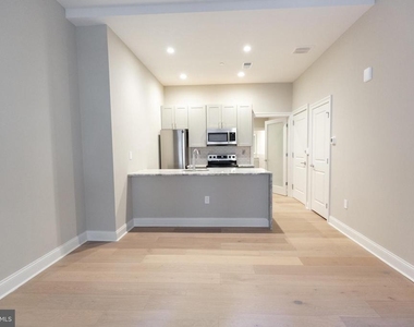 1411-1 Walnut Street - Photo Thumbnail 12
