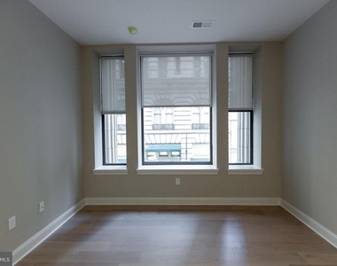 1411-1 Walnut Street - Photo Thumbnail 13