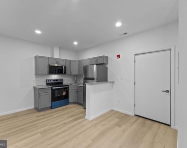 2600 S 7th Street - Photo Thumbnail 2