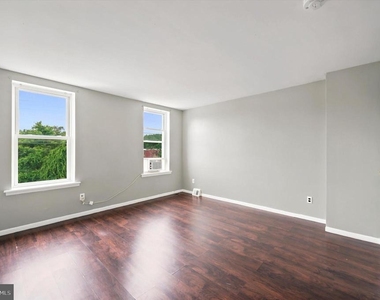 4815 Fairmount Avenue - Photo Thumbnail 15