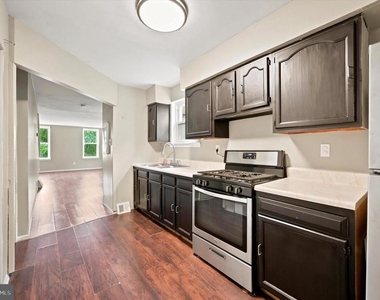4815 Fairmount Avenue - Photo Thumbnail 4
