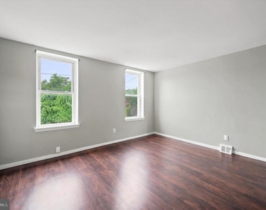 4815 Fairmount Avenue - Photo Thumbnail 11