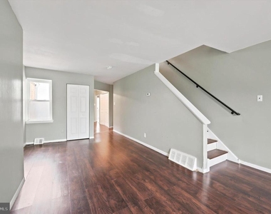 4815 Fairmount Avenue - Photo Thumbnail 2