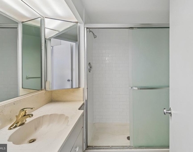 1326 Spruce Street - Photo Thumbnail 13